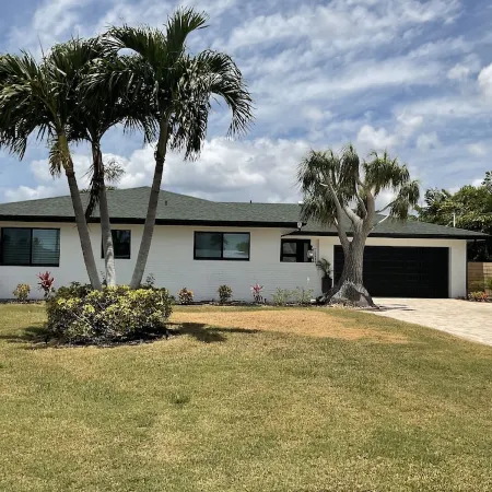 Fort Myers Renovated Luxury Waterfront 3 bed 3 bath with heated pool
