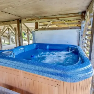 Dog Friendly~Hot Tub~Two Blocks From The Beach