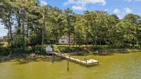 Inviting Waterfront Cottage on Cedar Creek