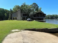 House/Boat house on the river!  Boat lift and boat ramp, sun deck, ice machine