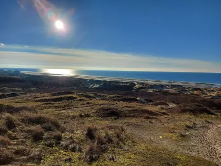 Fisherman's house near the sea Отели в г. Экиан-Пляж