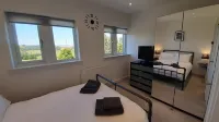 Lane End Cottage Holmfirth - Panoramic Views, Modernised with offroad parking