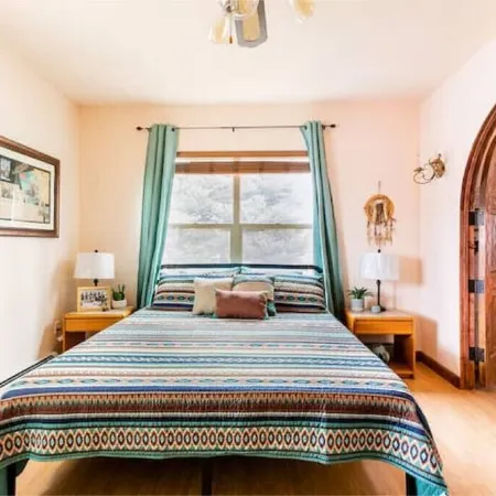 3 King Beds-Hot Tub-Firepit-Historic-Downtown