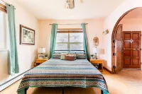 3 King Beds-Hot Tub-Firepit-Historic-Downtown