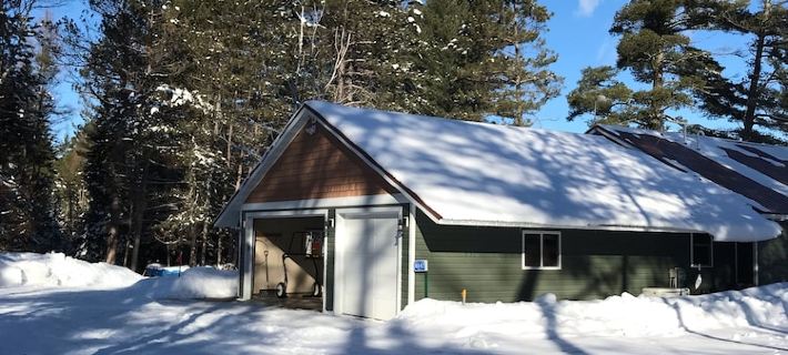 Crossroads Sandy Beach-Wooded Private with Pontoon Available "Pets Now allowed" Hotels in St. Germain