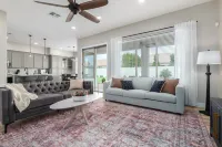 Edgemont Escape-  3 King Beds, Heated Pool*, Close to Spring Training,