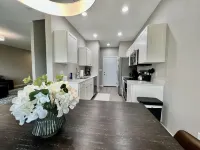 New Construction Townhome - 3 King Beds/2.5 Bathroom!