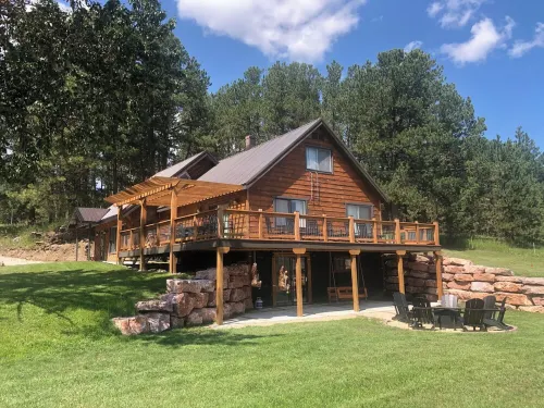 Pinetree Cabin - 4 king beds, stunning views