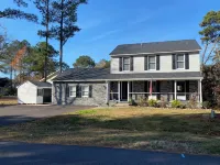 Teal Bay Getaway- Waterfront, 2 Masters, Pet Friendly, 5+ Bedrooms, Sleeps 17+