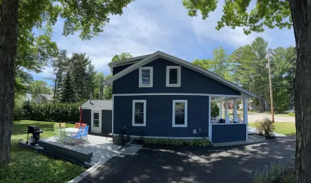 Walloon Lake Cottage; Minutes Walk to Water & The Village