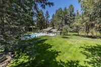 Private, Quiet 2 Bedroom Condo w/ Pool & Hot Tub