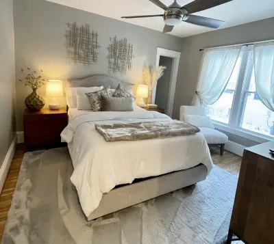 Cozy Home with LOTS of space- Less than 1 mile to ISU & IWU, 5 miles to airport Hotels near Technology Support Center