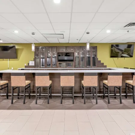 Red Lion Hotel Charlotte Отели рядом с достопримечательностью «Винг Хэйвен Фаундейшн Inc»