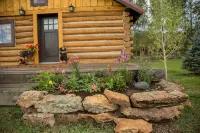 Beautiful Newly Remodeled Log Cabin at Tiny Timbers Resort!