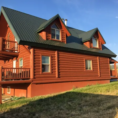 Where beautiful scenery is unavoidable! Fly-fishing, hiking/family time w/pets!