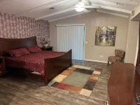 Havasu Retreat w/pool and Casita close to downtown