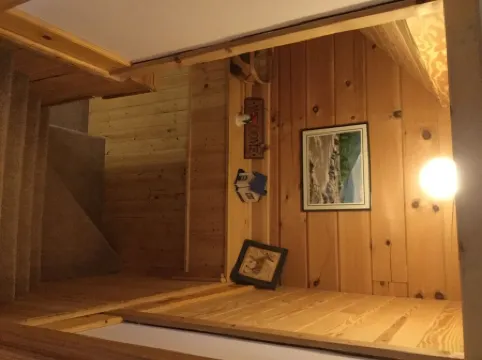 The Cardinal log cabin. Wrap around deck, firepit. Next to Pipestem resort park.