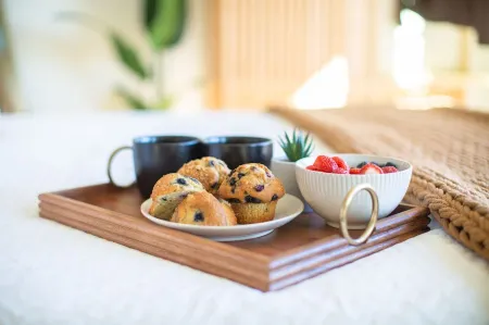 A-Frame, HotTub, FirePit, Pergola, UFO Playscape, MiniAFrame ADU Отели в г. Сагуач Каунти