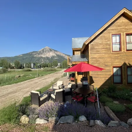 Location •Beautiful •Amazing •Views •Steam Shower •2 Blks to Elk •Dog Friend