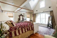 Gorgeous Hudson River Estate-with Pool and Winter Jacuzzi