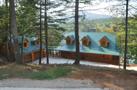Mountain Lakefront Log Cabin on Lake Nottely in Blairsville and near Blue Ridge