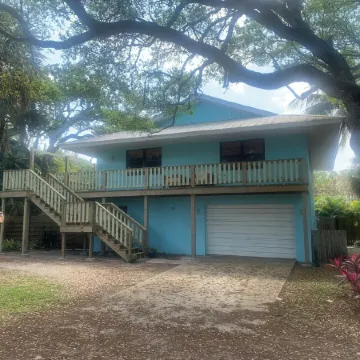 Nicely Updated heated Pool Home Near Private Beach