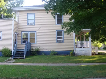 Downtown townhouse 3.5 blocks to the beach! Отели в г. Сейнт Джозеф