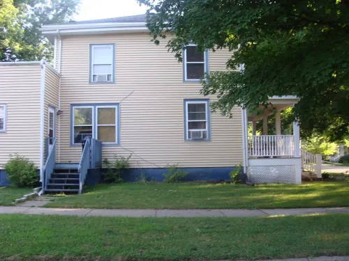 Downtown townhouse 3.5 blocks to the beach! Hotels in Saint Joseph