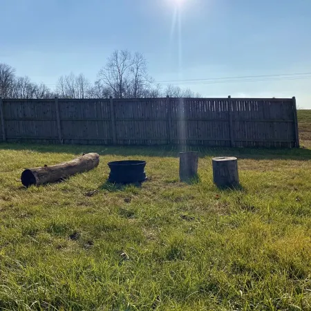 Private Home, Hot Tub, Wifi, Rural Setting, Gas Stove, 70" SmartTV