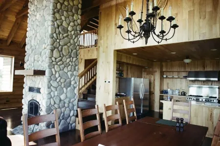 Unique sense of place to decompress and rejuvenate. Quiet stunning beauty.