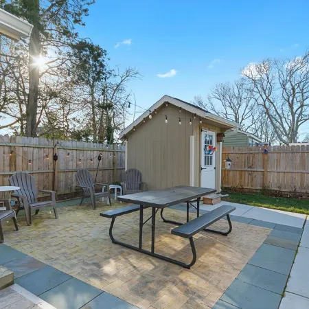 Updated Open Concept Beach House. 1.5 Blocks to Bay Beach and Harpoon’s!