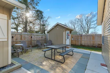 Updated Open Concept Beach House. 1.5 Blocks to Bay Beach and Harpoon’s! Отели рядом с достопримечательностью «Cape May Lighthouse»