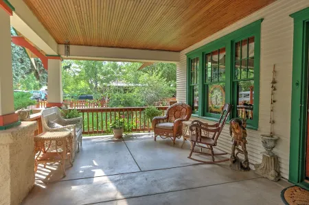 Downtown Spring Cottage Отели рядом с достопримечательностью «The Hideout at Glenwood Springs»