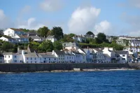 Crows Nest: a modern apartment in the centre of St Mawes with stunning sea views