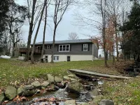 Tranquil, Stylish Elk Mountain Home with Lake Access - 民宿