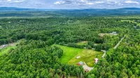 Charming 3-bedroom cottage in peaceful Solon with WiFi