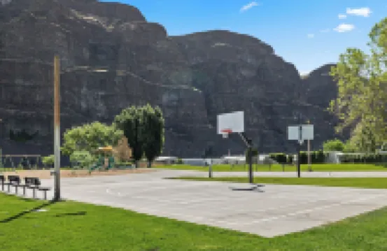 #161 Condo near large pool & shuttle to Gorge Amp-book separately