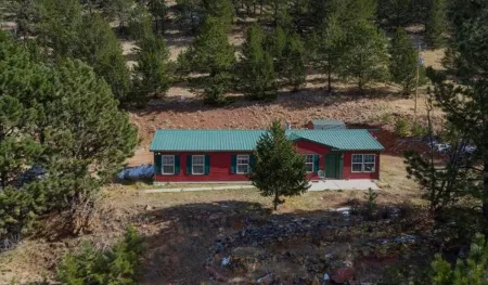 Hot tub 3miles from Cripple Creek Secluded pet friendly