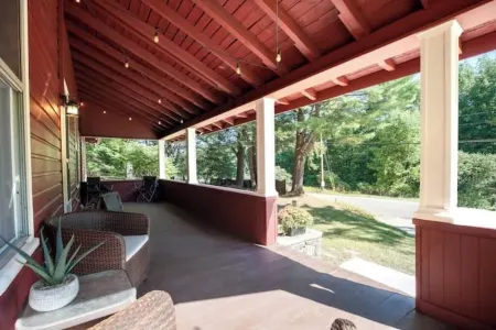 Cozy Adirondack Escape