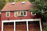 Private Apartment on tree lined 2 acre estate. Close to beaches, farms and NYC.