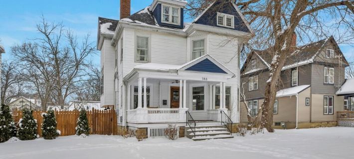 Spacious 5-bedroom house with parking and everything you need in charming Elyria Hotels in Lorain County
