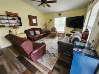 GULF ACCESS  home w/ dockage, private yard & 2 min walk to eat and stores!