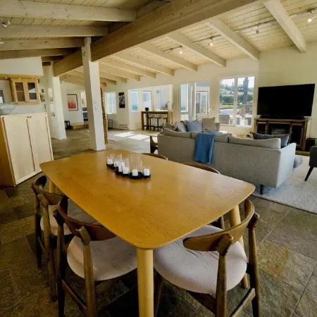 Tranquil Oceanfront Retreat with Breathtaking Views