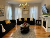 Spacious 3Br Home - Sleeps 10 - Perfect for Families & Groups.