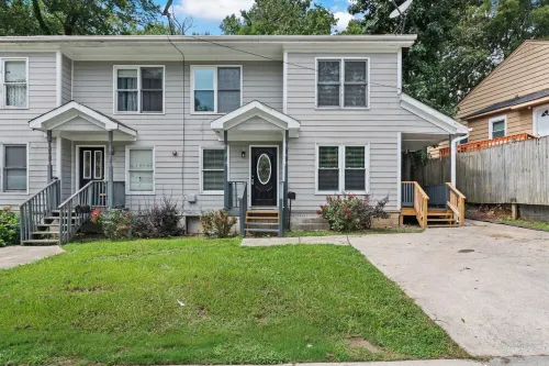 Renovated 5BD Townhome; 2 Minutes from Serene Marietta Square Highlights