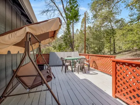 Bass Lake Cabin—Game Room—BBQ—:4— Slip