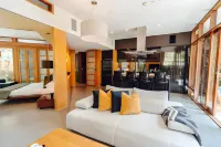 Sticky Rice Villas Hotels in Basket Range