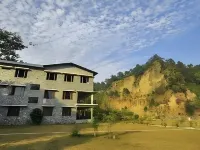 Pratiksha River Retreat فنادق في Garjia