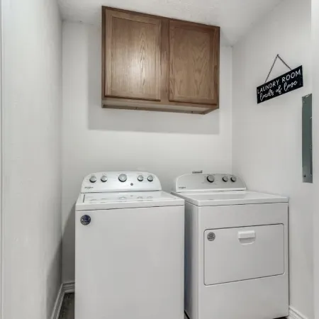 Reston NEW Bright, Airy Home w/ In Ground Pool & Grill