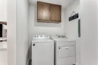 Reston NEW Bright, Airy Home w/ In Ground Pool & Grill - Pools